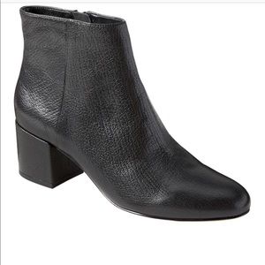 Banana Republic Block Heel Bootie Leather 6.5